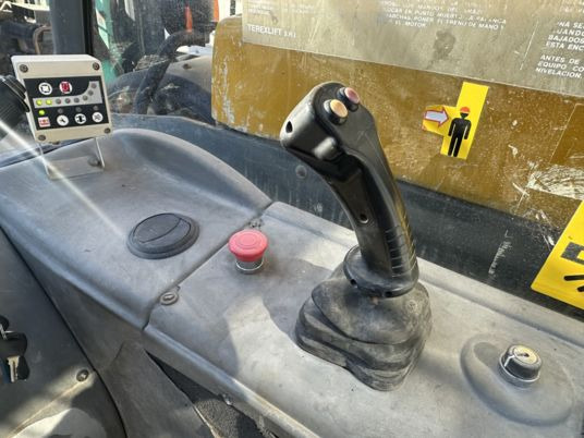 Terex TELELIFT 2506 à 21 500 € HT - Chariot télescopique: photos 4 Terex TELELIFT 2506 à 21 500 € HT - Chariot télescopique: photos 4