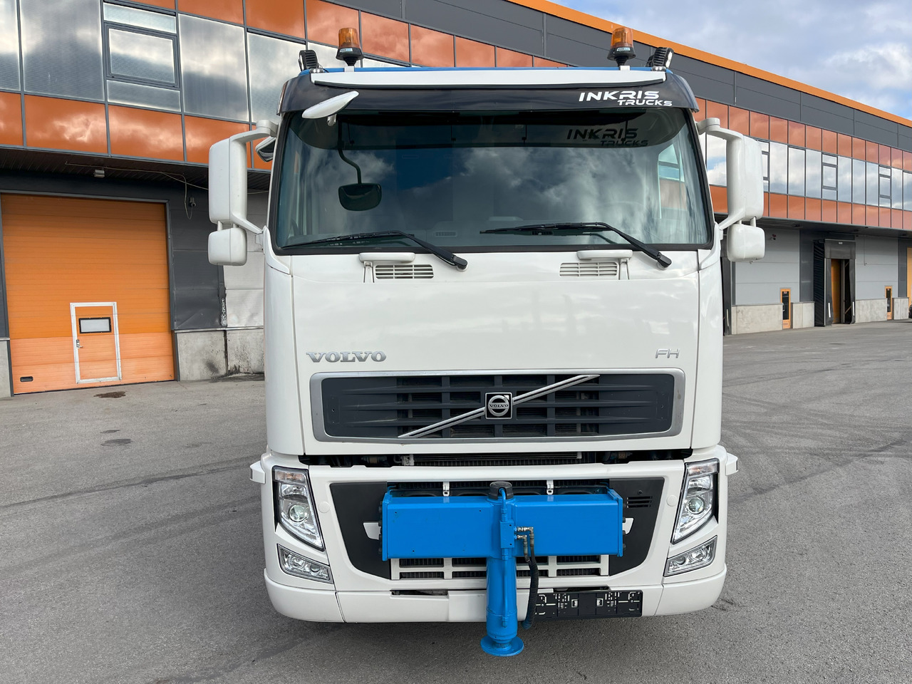 VOLVO FH 8x4 + Crane 48tm year 2006 + Jib + platform + tractor - Camion grue: photos 3 VOLVO FH 8x4 + Crane 48tm year 2006 + Jib + platform + tractor - Camion grue: photos 3