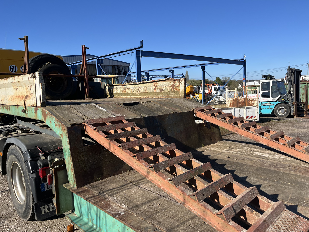 ACTM S32215 porte engins surbaissé rampes - Semi-remorque surbaissé: photos 4 ACTM S32215 porte engins surbaissé rampes - Semi-remorque surbaissé: photos 4