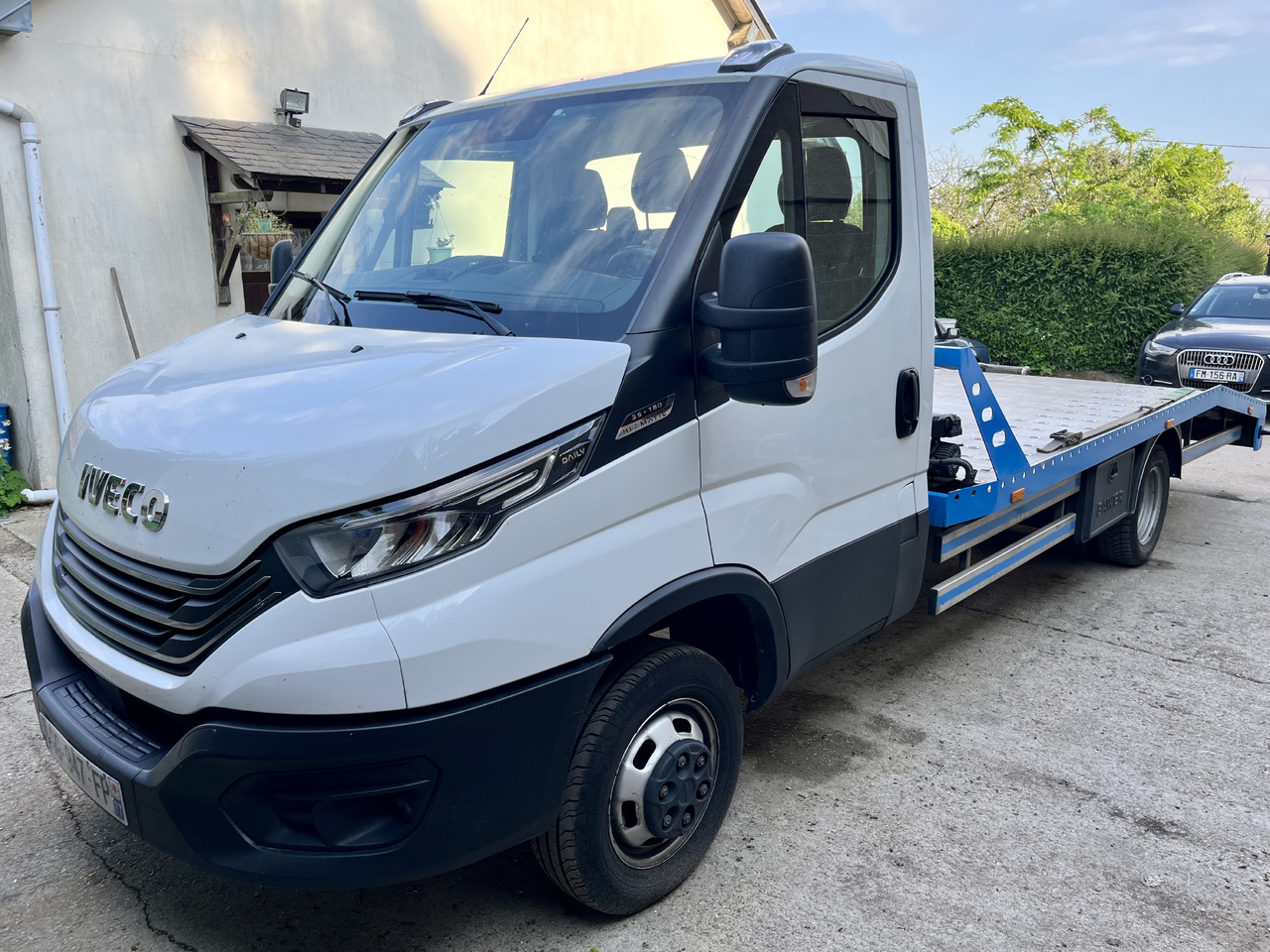 Iveco Daily 35-180 plateau dépannage dépanneuse porte voiture - Fourgon plateau: photos 1 Iveco Daily 35-180 plateau dépannage dépanneuse porte voiture - Fourgon plateau: photos 1