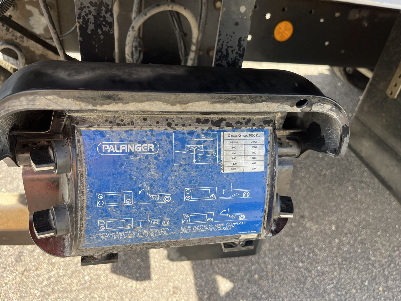 Camion fourgon Iveco Eurocargo 100E22 caisse double cabine 7 places: photos 11