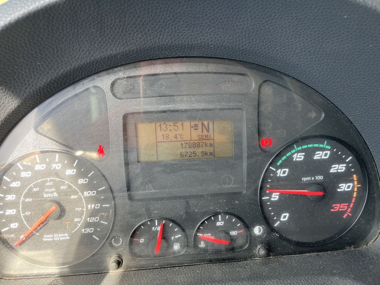 Camion fourgon Iveco Eurocargo 100E22 caisse double cabine 7 places: photos 24