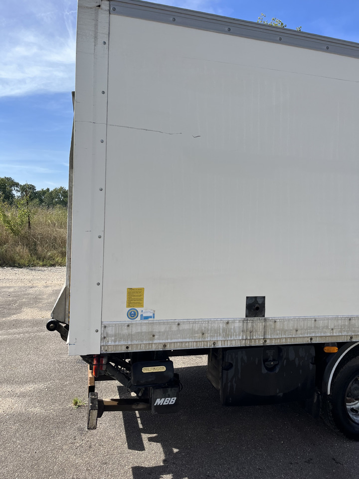 Camion fourgon Iveco Eurocargo 100E22 caisse double cabine 7 places: photos 12