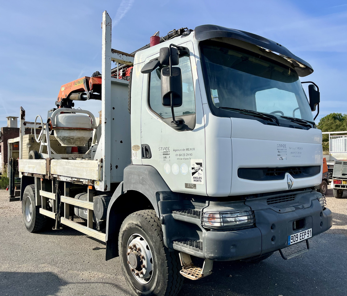 RENAULT Kerax 370dci 4x4 plateau grue Palfinger pk29002 - Camion plateau, Camion grue: photos 2 RENAULT Kerax 370dci 4x4 plateau grue Palfinger pk29002 - Camion plateau, Camion grue: photos 2