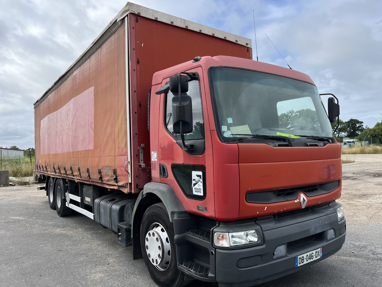 RENAULT Premium 320dci 6x2 plsc - Camion à rideaux coulissants: photos 3 RENAULT Premium 320dci 6x2 plsc - Camion à rideaux coulissants: photos 3