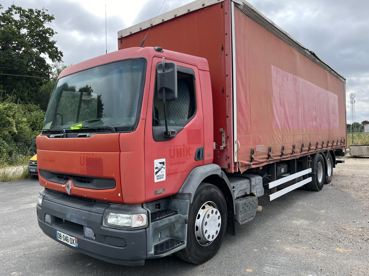RENAULT Premium 320dci 6x2 plsc - Camion à rideaux coulissants: photos 1 RENAULT Premium 320dci 6x2 plsc - Camion à rideaux coulissants: photos 1