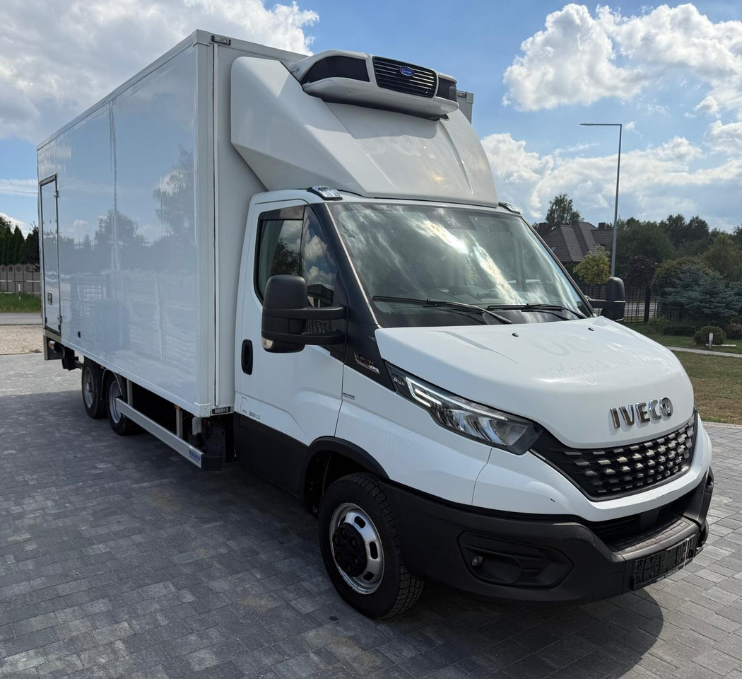 IVECO 40C18 BE COMBI – chłodnia z windą, kat. B+E, polift, 2019 rok - Véhicule utilitaire frigorifique: photos 3 IVECO 40C18 BE COMBI – chłodnia z windą, kat. B+E, polift, 2019 rok - Véhicule utilitaire frigorifique: photos 3