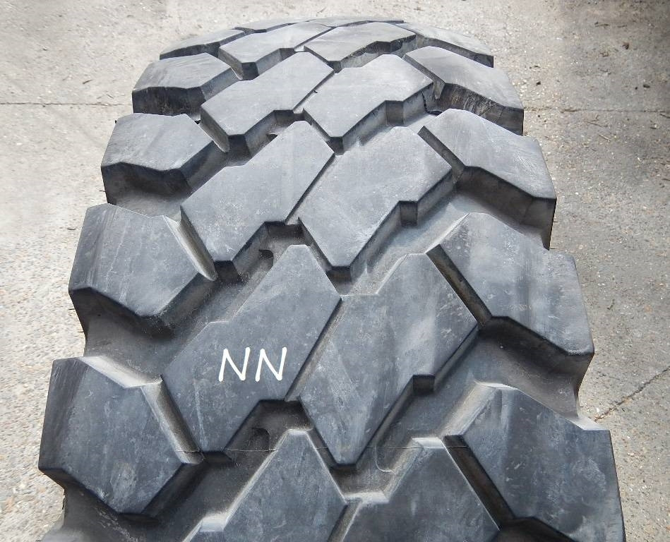 Continental 14.00R20 HCS - USED NN 95% - Pneu pour Camion: photos 2 Continental 14.00R20 HCS - USED NN 95% - Pneu pour Camion: photos 2