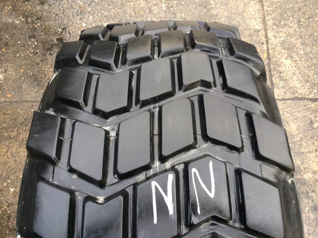 Michelin 525/65R20.5 XS - USED NN 95% - Pneu pour Machine agricole: photos 2 Michelin 525/65R20.5 XS - USED NN 95% - Pneu pour Machine agricole: photos 2