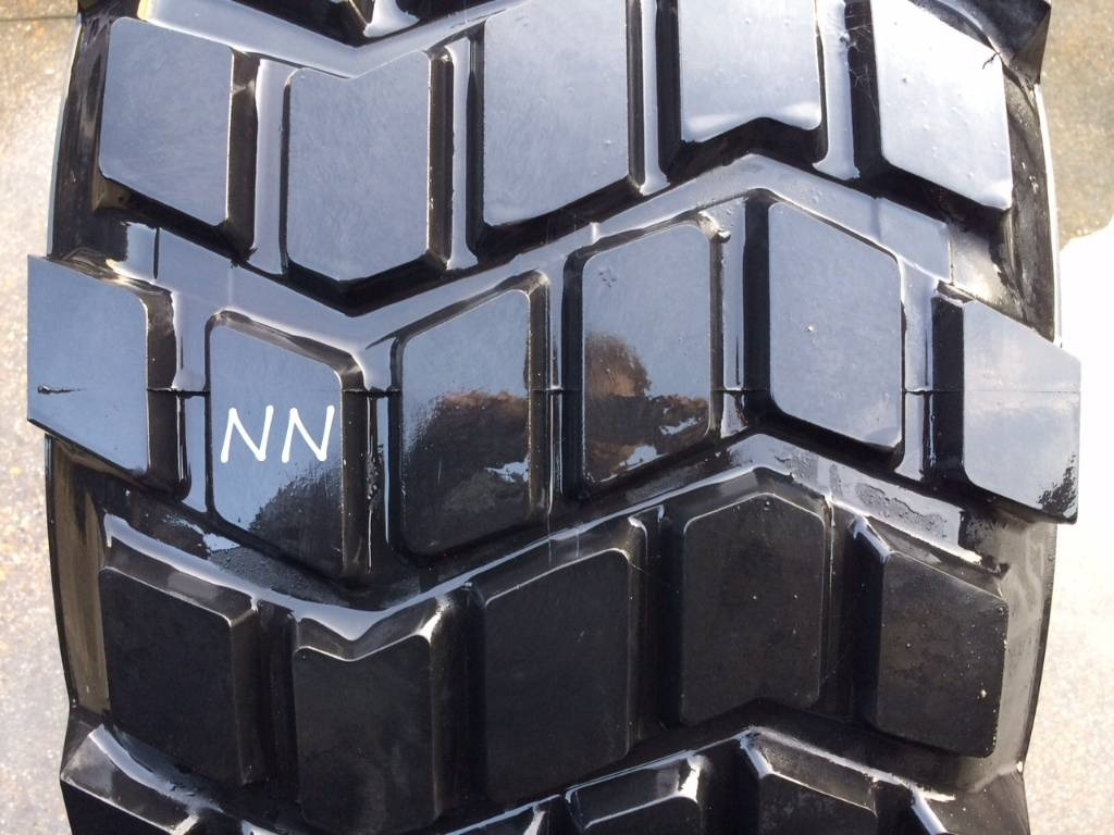 Michelin 525/65R20.5 XS - USED NN 95% - Pneu pour Machine agricole: photos 3 Michelin 525/65R20.5 XS - USED NN 95% - Pneu pour Machine agricole: photos 3