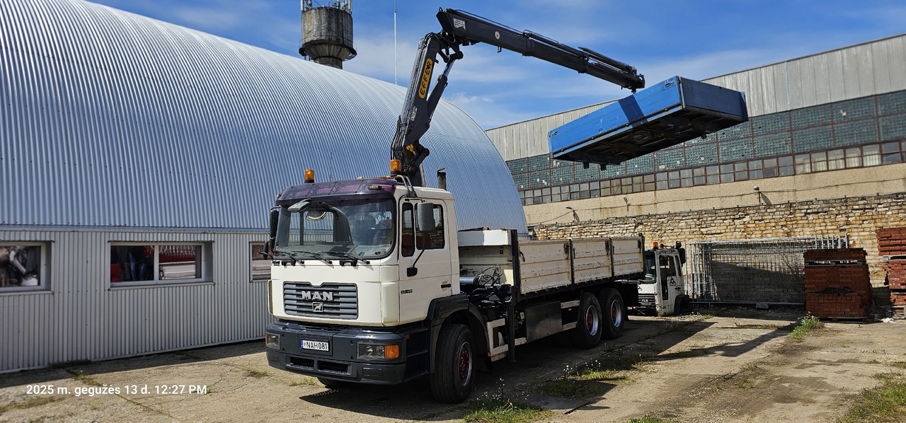 Camion benne MAN 33.414: photos 6