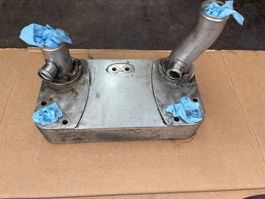 ZF ZF Ölkühler Wärmetauscher Getriebeölkühler Ecolife 6AP 1400 1700 - Radiateur d'huile pour Bus: photos 1 ZF ZF Ölkühler Wärmetauscher Getriebeölkühler Ecolife 6AP 1400 1700 - Radiateur d'huile pour Bus: photos 1