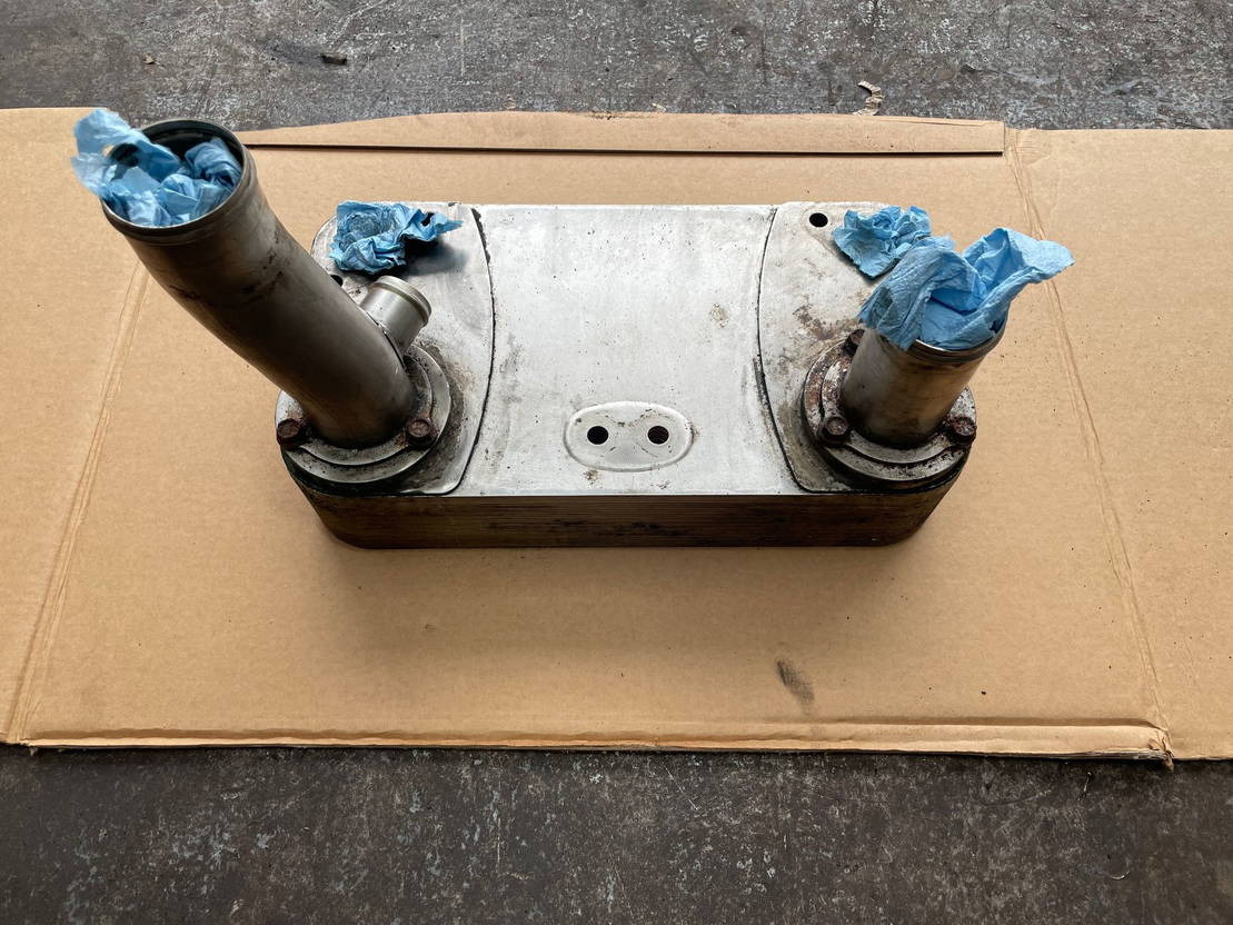 ZF ZF Ölkühler Wärmetauscher Getriebeölkühler Ecolife 6AP 1400 1700 - Radiateur d'huile pour Bus: photos 3 ZF ZF Ölkühler Wärmetauscher Getriebeölkühler Ecolife 6AP 1400 1700 - Radiateur d'huile pour Bus: photos 3