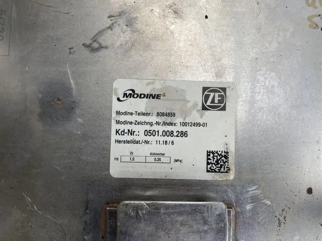 ZF ZF Ölkühler Wärmetauscher Getriebeölkühler Modine 0501.008.286 6084859 - Boîte de vitesse et pièces pour Bus: photos 2 ZF ZF Ölkühler Wärmetauscher Getriebeölkühler Modine 0501.008.286 6084859 - Boîte de vitesse et pièces pour Bus: photos 2