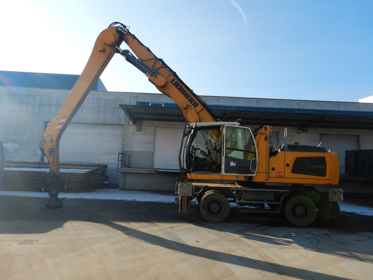 LIEBHERR LH 30 Industry - Pelle de manutention: photos 3 LIEBHERR LH 30 Industry - Pelle de manutention: photos 3