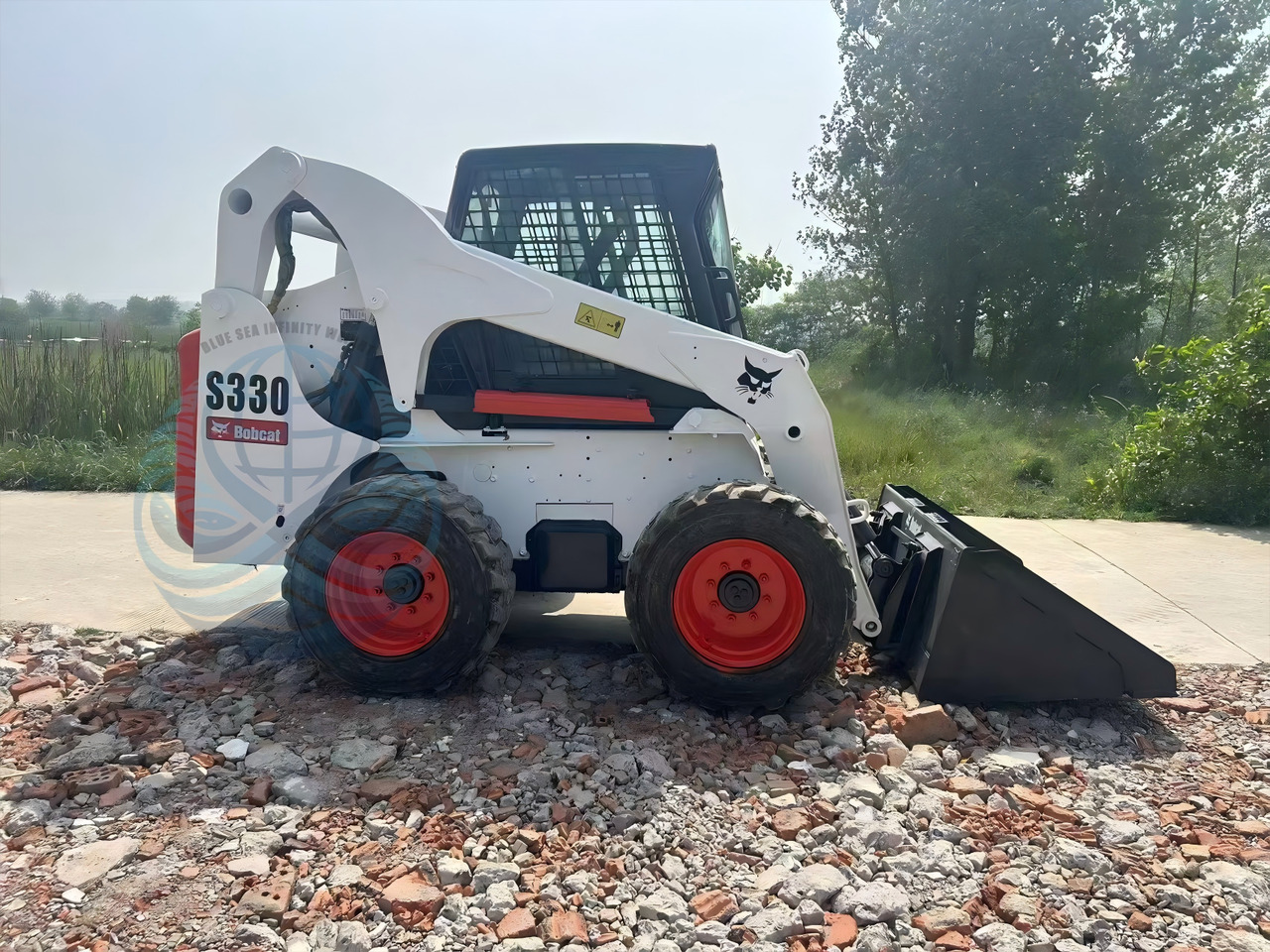 BOBCAT 330 - Mini chargeuse: photos 1 BOBCAT 330 - Mini chargeuse: photos 1