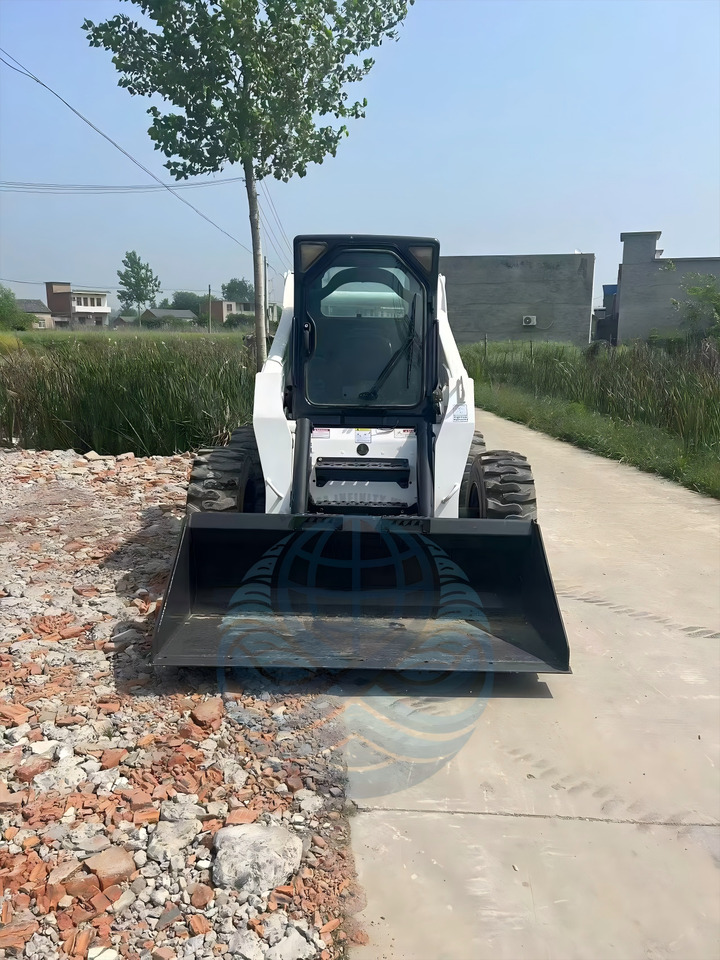 BOBCAT 330 - Mini chargeuse: photos 4 BOBCAT 330 - Mini chargeuse: photos 4