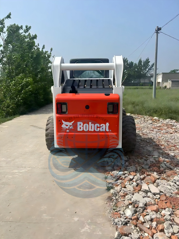BOBCAT 330 - Mini chargeuse: photos 5 BOBCAT 330 - Mini chargeuse: photos 5