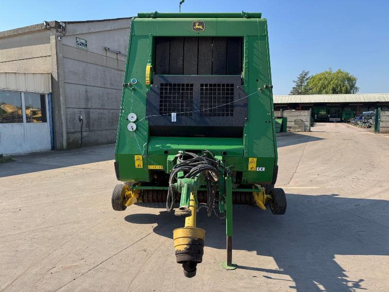JOHN DEERE 592 - Presse à balles rondes: photos 3 JOHN DEERE 592 - Presse à balles rondes: photos 3