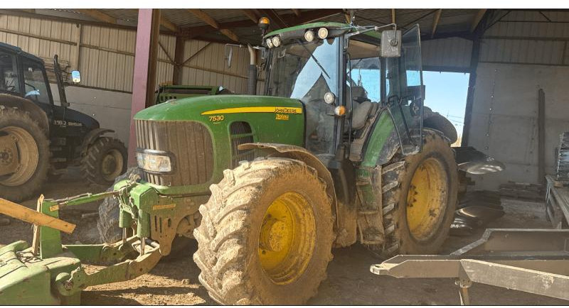 JOHN DEERE 7530 PREMIUM - Tracteur agricole: photos 1 JOHN DEERE 7530 PREMIUM - Tracteur agricole: photos 1