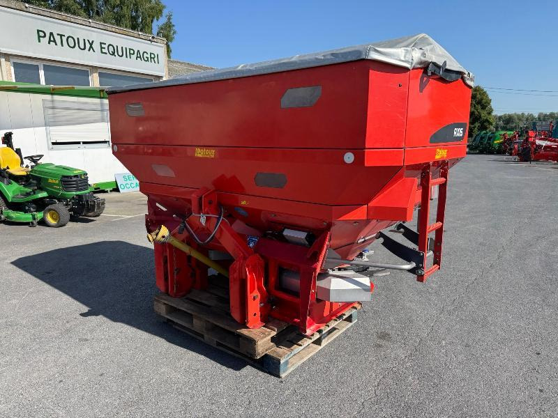 KUHN AXIS50.1W - Distributeur d'engrais: photos 1 KUHN AXIS50.1W - Distributeur d'engrais: photos 1