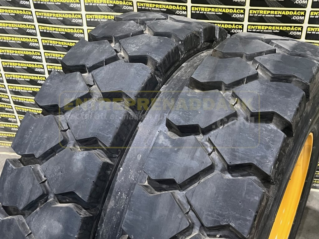 Trelleborg T-900 – Special wheel for excavators 9.00-20 - Pelle sur pneus: photos 1 Trelleborg T-900 – Special wheel for excavators 9.00-20 - Pelle sur pneus: photos 1