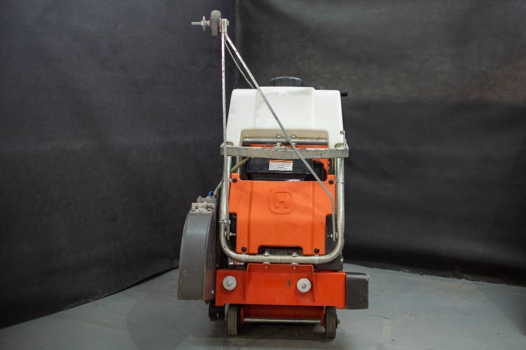 Husqvarna FS413 - Travaux routiers: photos 1 Husqvarna FS413 - Travaux routiers: photos 1