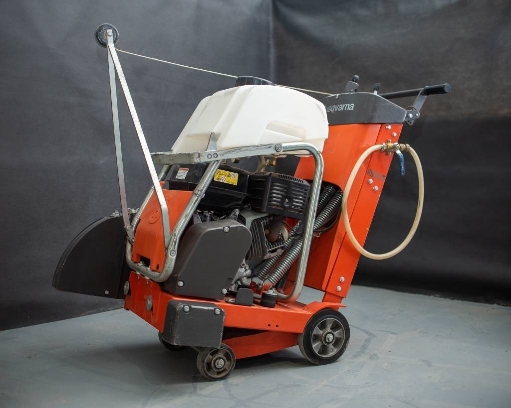 Husqvarna FS413 - Travaux routiers: photos 2 Husqvarna FS413 - Travaux routiers: photos 2