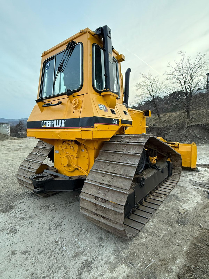 CATERPILLAR D4H BULLDOZER - Bulldozer: photos 3 CATERPILLAR D4H BULLDOZER - Bulldozer: photos 3