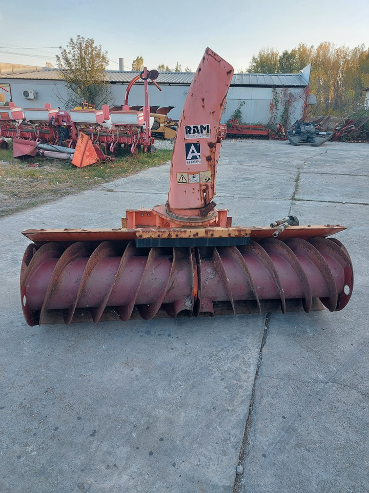 Freza zapada/Snow blower Assaloni pentru Buldoexcavator/Bobcat/Incatcator frontal - Souffleuse à neige pour Engins de chantier: photos 1 Freza zapada/Snow blower Assaloni pentru Buldoexcavator/Bobcat/Incatcator frontal - Souffleuse à neige pour Engins de chantier: photos 1