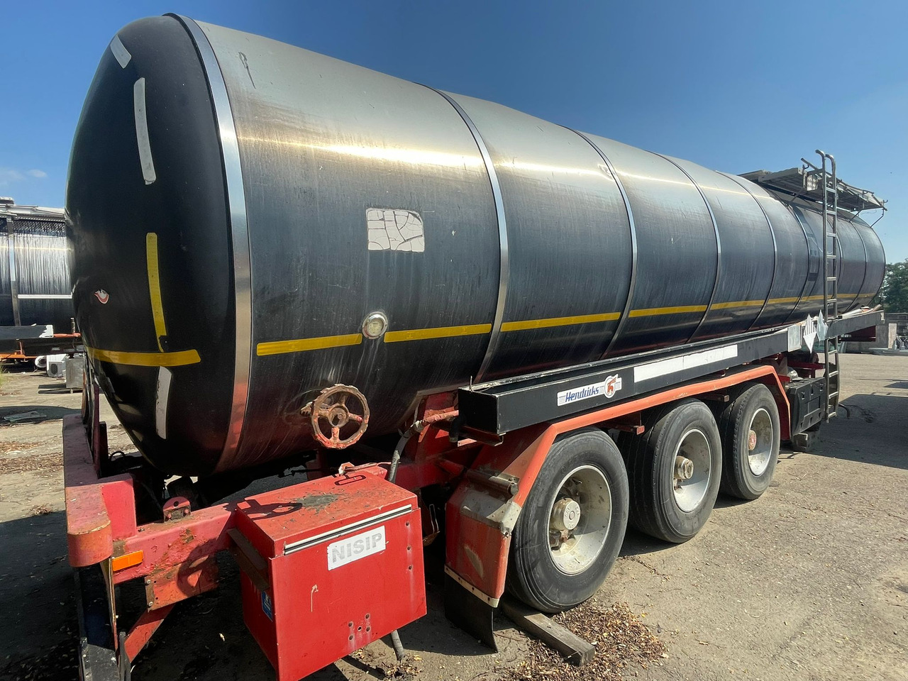 HENDRICK BITUMEN SEMI-TRAILER - Semi-remorque citerne: photos 1 HENDRICK BITUMEN SEMI-TRAILER - Semi-remorque citerne: photos 1