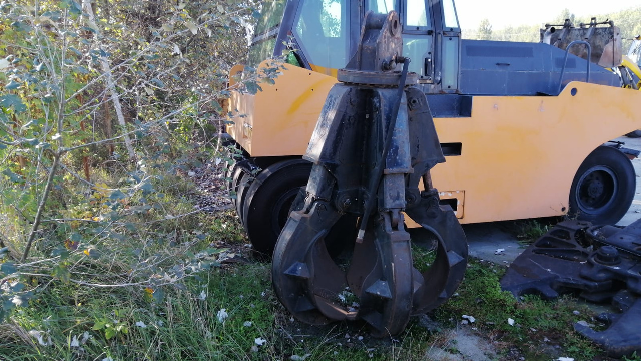 High capacity grapple-Scrap iron/Concrete/Demolition - Grappin: photos 2 High capacity grapple-Scrap iron/Concrete/Demolition - Grappin: photos 2