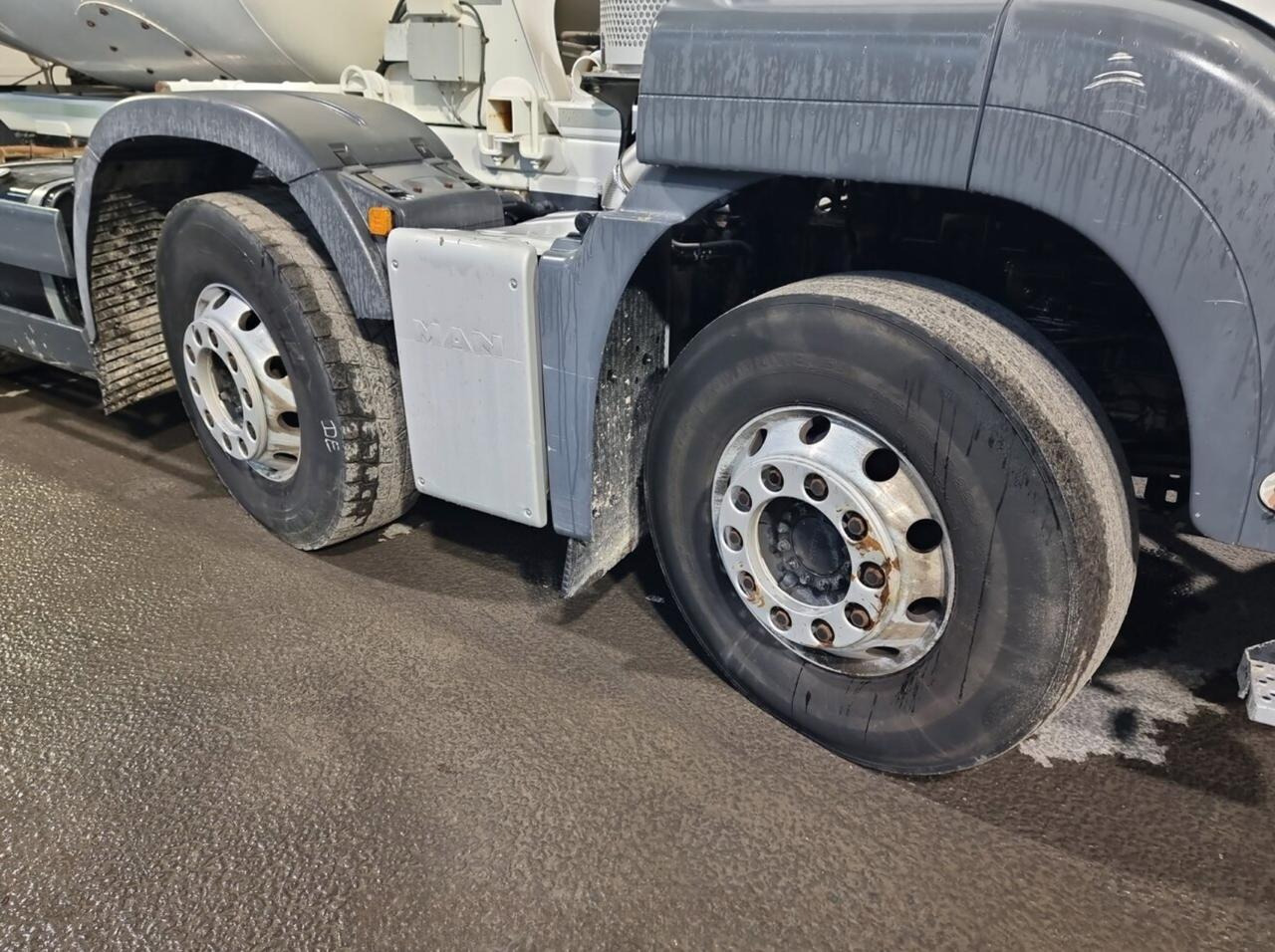 Camion malaxeur MAN TGS 32.360 8×4 Beton Mixer 9m3: photos 6