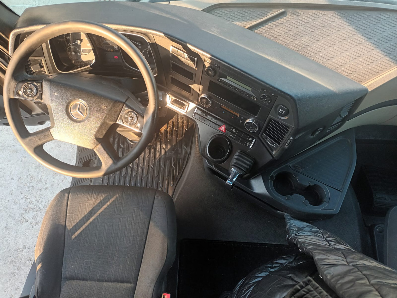 Tractor Head Mercedes-Benz Actros (2014) + Semi-trailer Tipper Meiller – Kipper (2004) - Tracteur routier: photos 2 Tractor Head Mercedes-Benz Actros (2014) + Semi-trailer Tipper Meiller – Kipper (2004) - Tracteur routier: photos 2