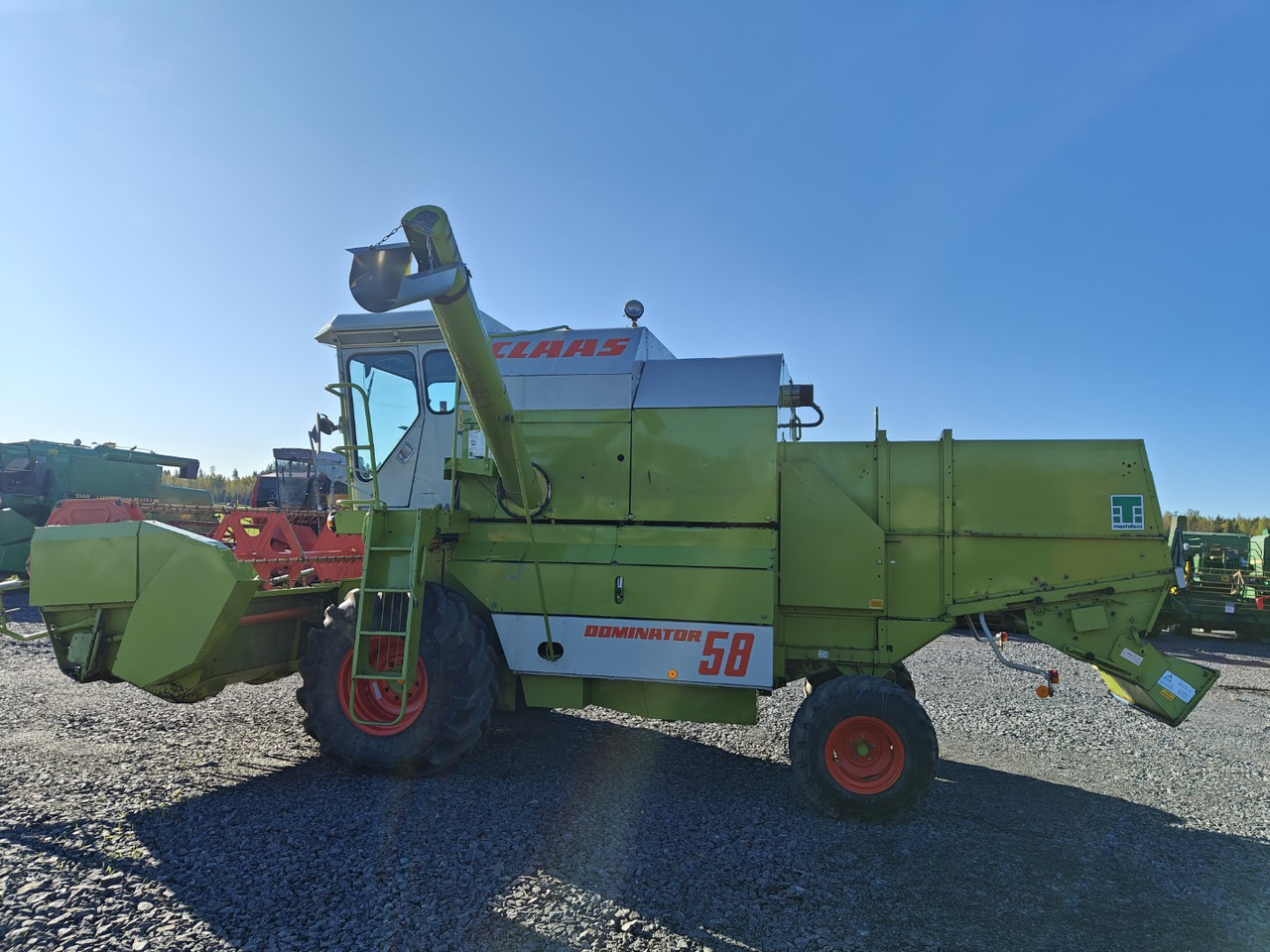 CLAAS Dominator 58 - Moissonneuse-batteuse: photos 2 CLAAS Dominator 58 - Moissonneuse-batteuse: photos 2