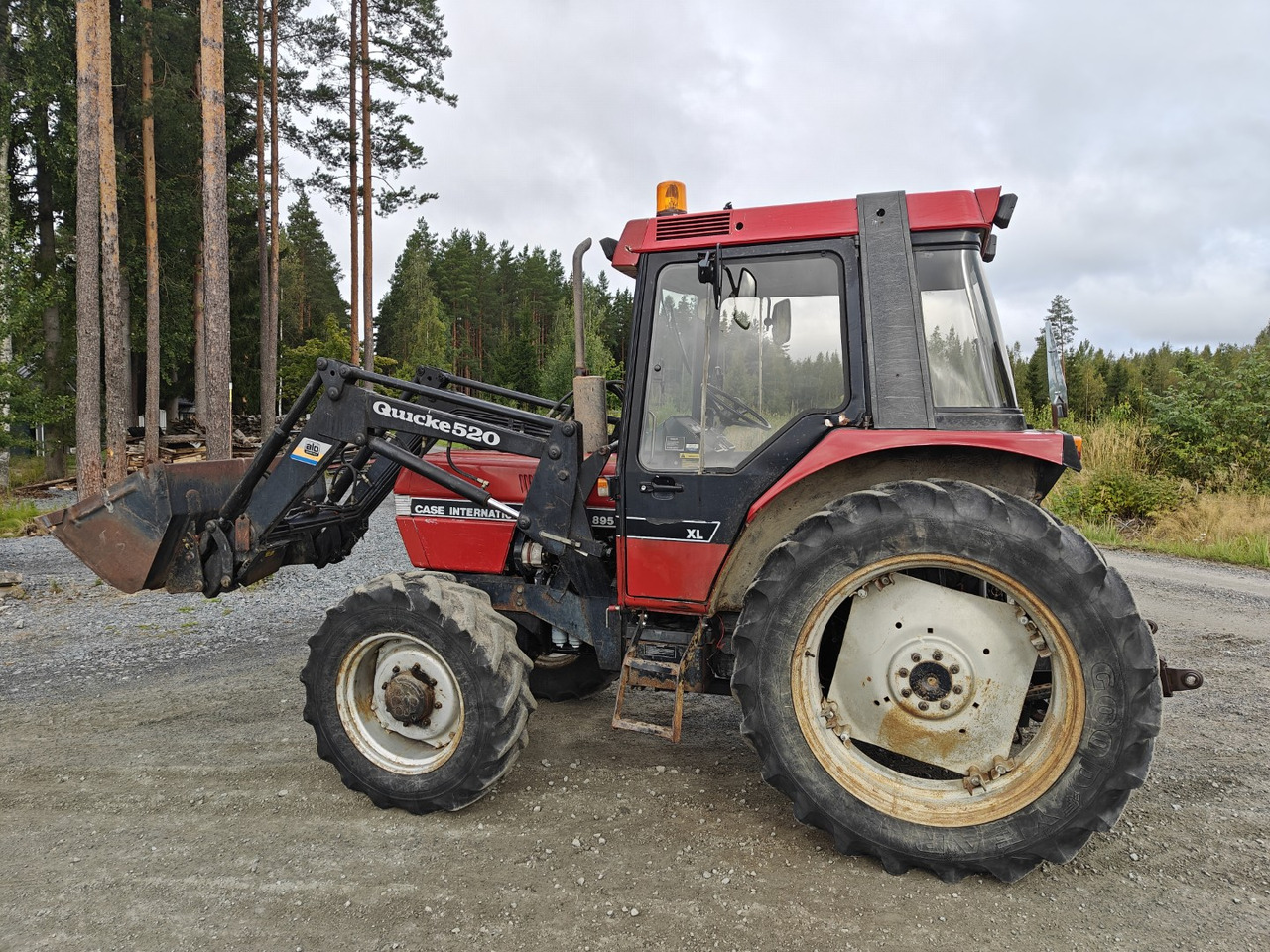 Case 895XL etukuormaajalla suunnanvaihtajalla, paljon varusteita mukaan etukuormaajaan, katso video! - Tracteur agricole: photos 2 Case 895XL etukuormaajalla suunnanvaihtajalla, paljon varusteita mukaan etukuormaajaan, katso video! - Tracteur agricole: photos 2