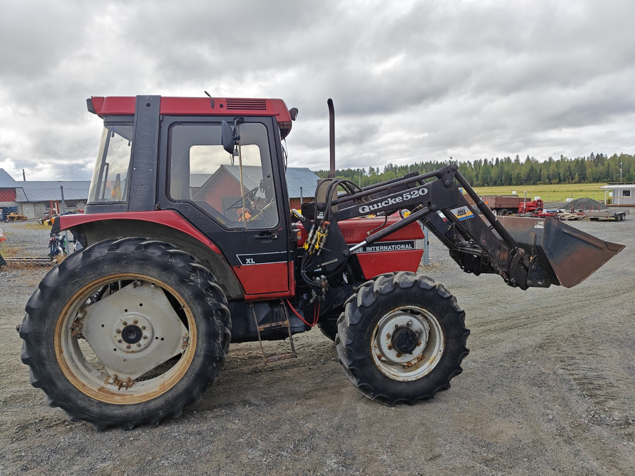 Case 895XL etukuormaajalla suunnanvaihtajalla, paljon varusteita mukaan etukuormaajaan, katso video! - Tracteur agricole: photos 4 Case 895XL etukuormaajalla suunnanvaihtajalla, paljon varusteita mukaan etukuormaajaan, katso video! - Tracteur agricole: photos 4