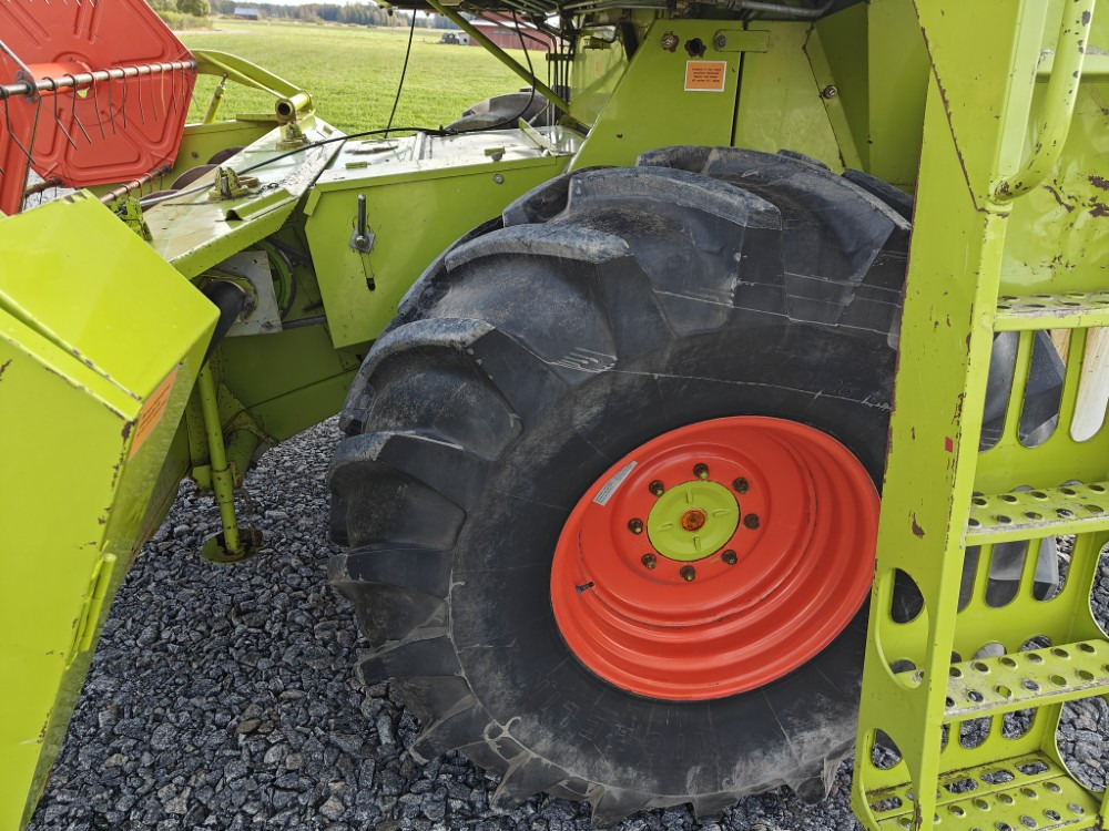 Claas Dominator 58S, 6-sylinterinen Hydraulinen torvi, ruumenlevitin, katso video! - Moissonneuse-batteuse: photos 5 Claas Dominator 58S, 6-sylinterinen Hydraulinen torvi, ruumenlevitin, katso video! - Moissonneuse-batteuse: photos 5