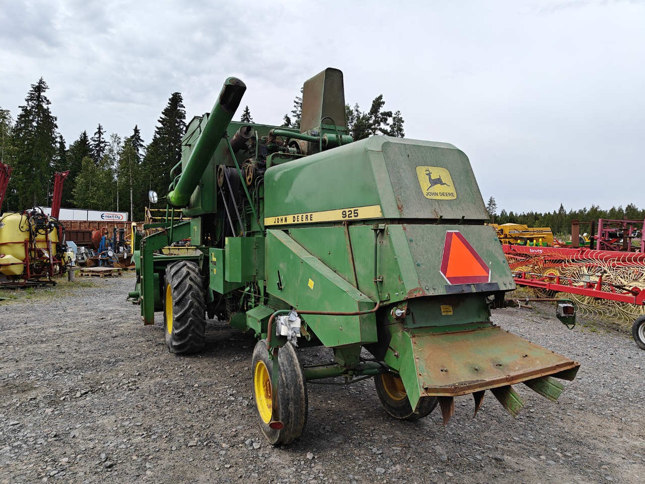 JOHN DEERE 925 leikkuupuimuri - Moissonneuse-batteuse: photos 3 JOHN DEERE 925 leikkuupuimuri - Moissonneuse-batteuse: photos 3