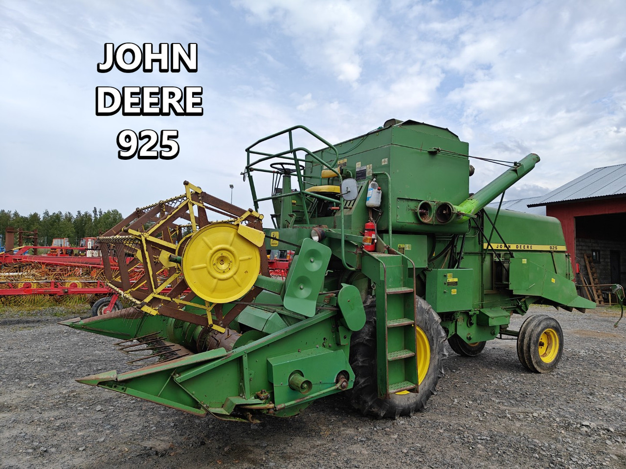 JOHN DEERE 925 leikkuupuimuri - Moissonneuse-batteuse: photos 1 JOHN DEERE 925 leikkuupuimuri - Moissonneuse-batteuse: photos 1