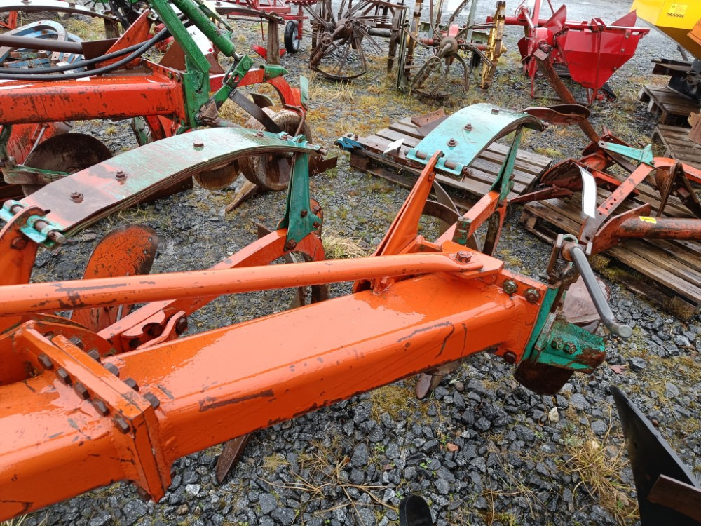 Kverneland A8 sarkia-auran lisäsiipi 16 tuumaa täydellinen - Charrue: photos 1 Kverneland A8 sarkia-auran lisäsiipi 16 tuumaa täydellinen - Charrue: photos 1