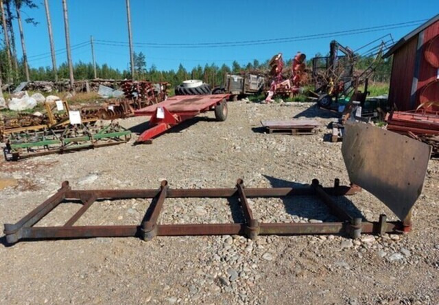 Metsäkärryn alusta 8 pankoinen pituus 400cm - Remorque forestière: photos 1 Metsäkärryn alusta 8 pankoinen pituus 400cm - Remorque forestière: photos 1