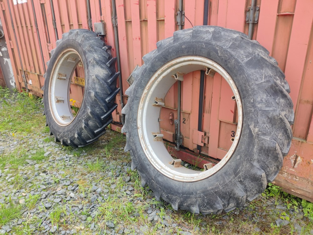 Traktorin renkaat 13.6x36 vannekehillä - Pneu pour Tracteur agricole: photos 4 Traktorin renkaat 13.6x36 vannekehillä - Pneu pour Tracteur agricole: photos 4
