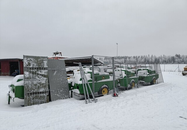 Troax verkkoaitaelementtejä ja tolppia ERÄ - Matériel de chantier: photos 1 Troax verkkoaitaelementtejä ja tolppia ERÄ - Matériel de chantier: photos 1