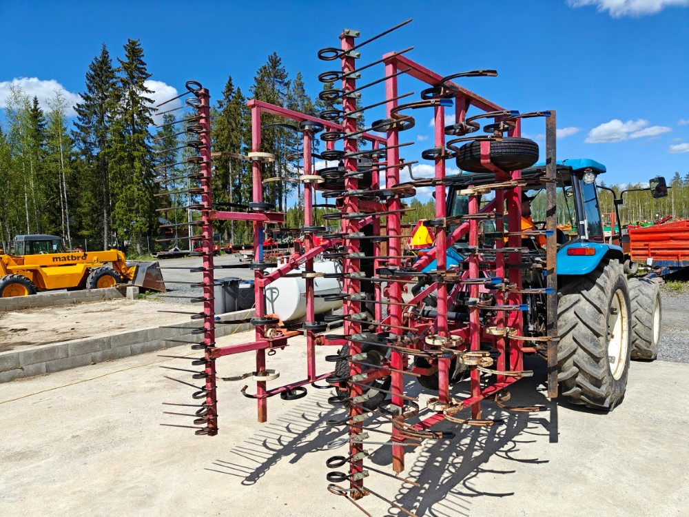 VM 450 cm, hydraulisesti taittuva, etulana ja jälkihara, katso video! - Herse étrille: photos 3 VM 450 cm, hydraulisesti taittuva, etulana ja jälkihara, katso video! - Herse étrille: photos 3