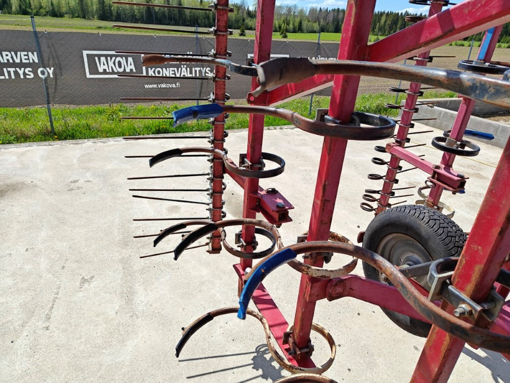 VM 450 cm, hydraulisesti taittuva, etulana ja jälkihara, katso video! - Herse étrille: photos 5 VM 450 cm, hydraulisesti taittuva, etulana ja jälkihara, katso video! - Herse étrille: photos 5