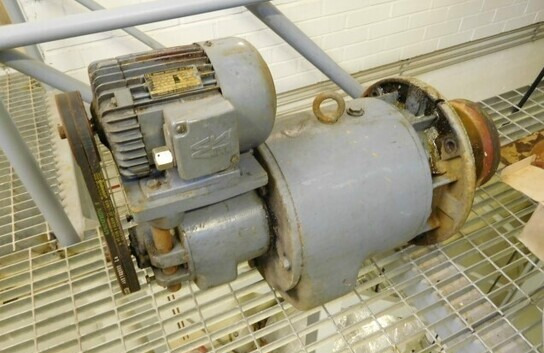 Vaihteita 2 kpl - sähkömoottori / sähkömoottorit - Matériel de chantier: photos 1 Vaihteita 2 kpl - sähkömoottori / sähkömoottorit - Matériel de chantier: photos 1