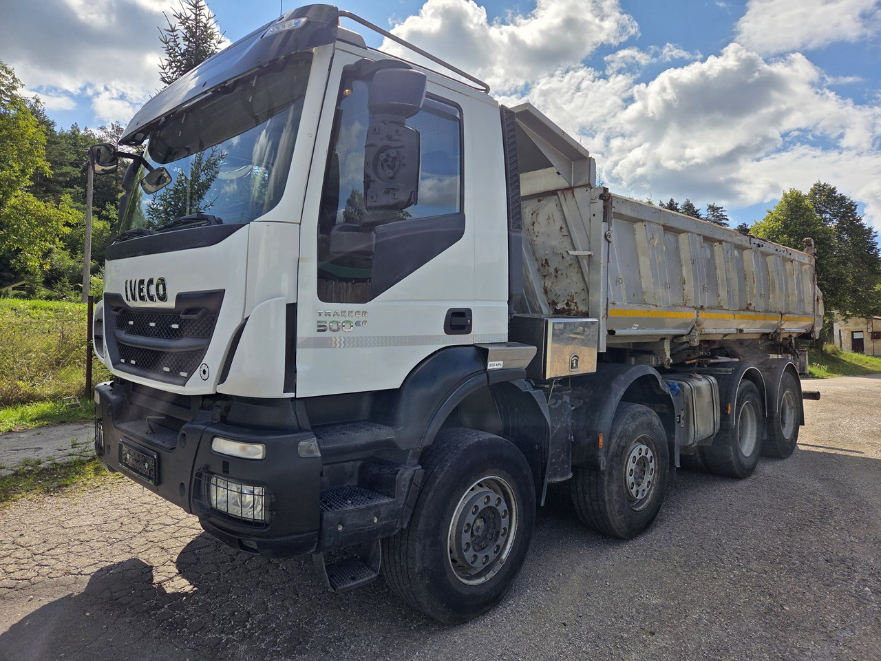 IVECO TRAKKER 500 8x4 EURO6 Bordmatik - Camion benne: photos 1 IVECO TRAKKER 500 8x4 EURO6 Bordmatik - Camion benne: photos 1