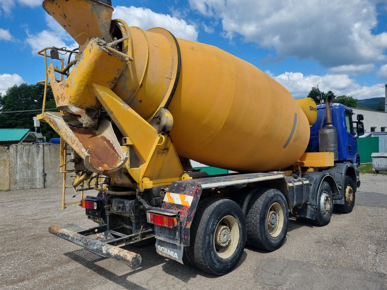 SCANIA R 124 CB8X4HZ 360 mixer - Camion malaxeur: photos 4 SCANIA R 124 CB8X4HZ 360 mixer - Camion malaxeur: photos 4