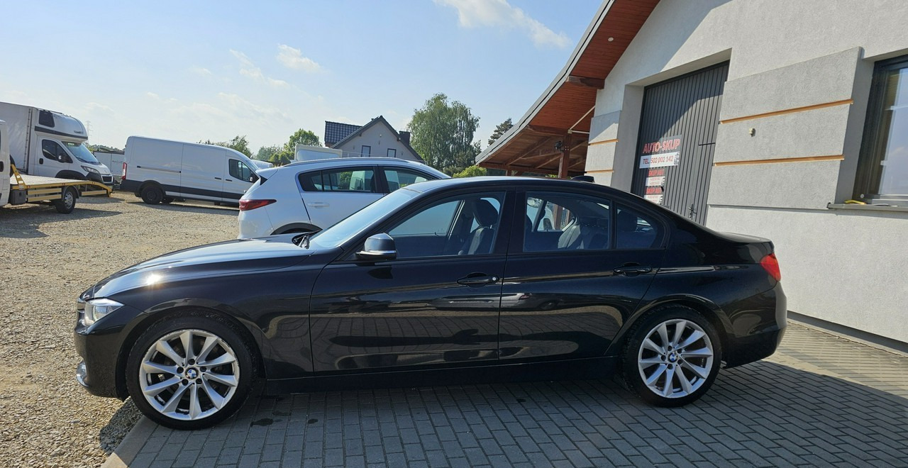 BMW SERIA 3 V (F30/F31/F34) BMW SERIA 3 BMW 330D xDrive ładny stan 4x4 sedan - Voiture: photos 4 BMW SERIA 3 V (F30/F31/F34) BMW SERIA 3 BMW 330D xDrive ładny stan 4x4 sedan - Voiture: photos 4